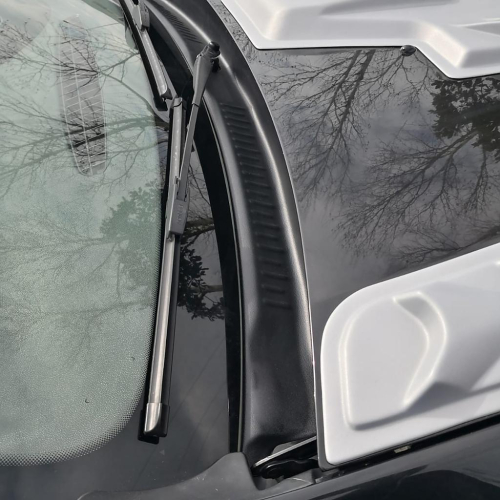 Lišta pod stěrače - prodloužení kapoty Jabot Dacia Duster I
