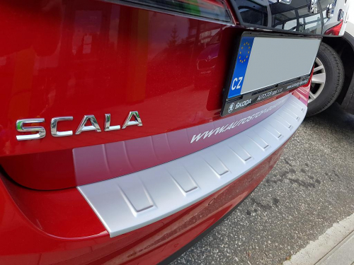 Kryt prahu zadních dveří Škoda SCALA - ALU LOOK