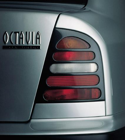 Rámečky zadních světel - carbon Škoda Octavia do 08/00