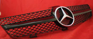 Sportovní maska s logem-1 žebro Mercedes CLS W219, černá lesklá