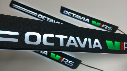 LED podsvětlené prahové lišty Škoda Octavia II VRS